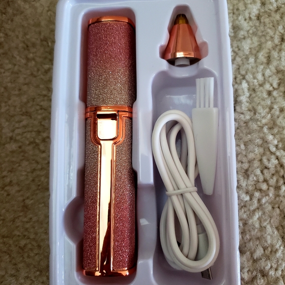 facial hair remover & eyebrow trimmer 2 in 1 liquidation sale - Picture 2 of 4